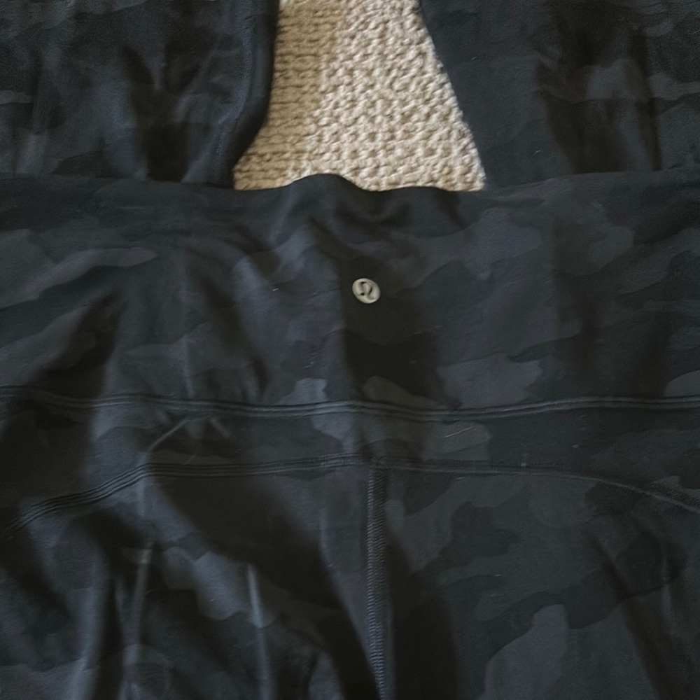 Lululemon Athletica Dark Camo yoga pants 14